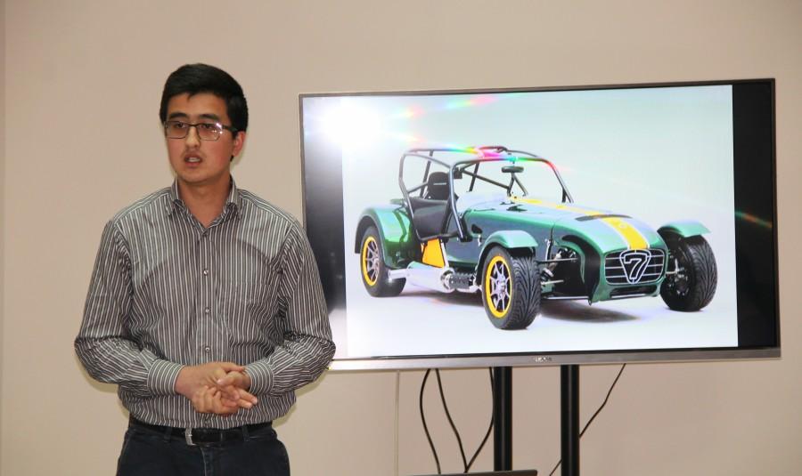 Участник смотра-конкурса УзЛиДеП “Молодой инноватор” Ислом Аламов создал автомобиль “Лотос 7”, движущийся со скоростью 160 км в час