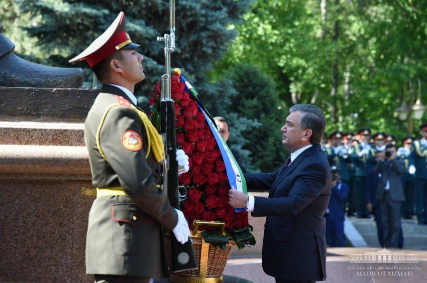 Prezident Shavkat Mirziyoyev o‘tganlar xotirasiga hurmat bajo keltirdi