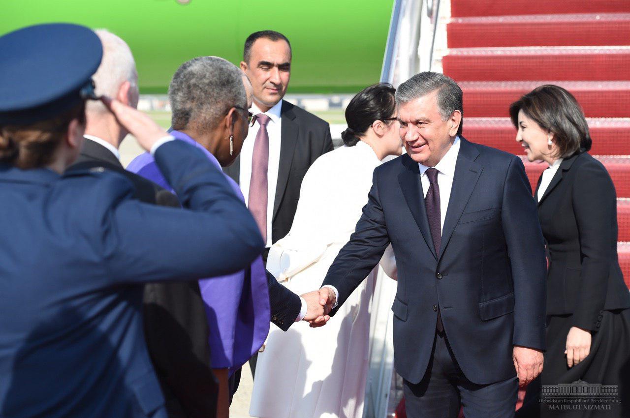 Президент Шавкат Мирзиёев прибыл в Вашингтон (ФОТО)