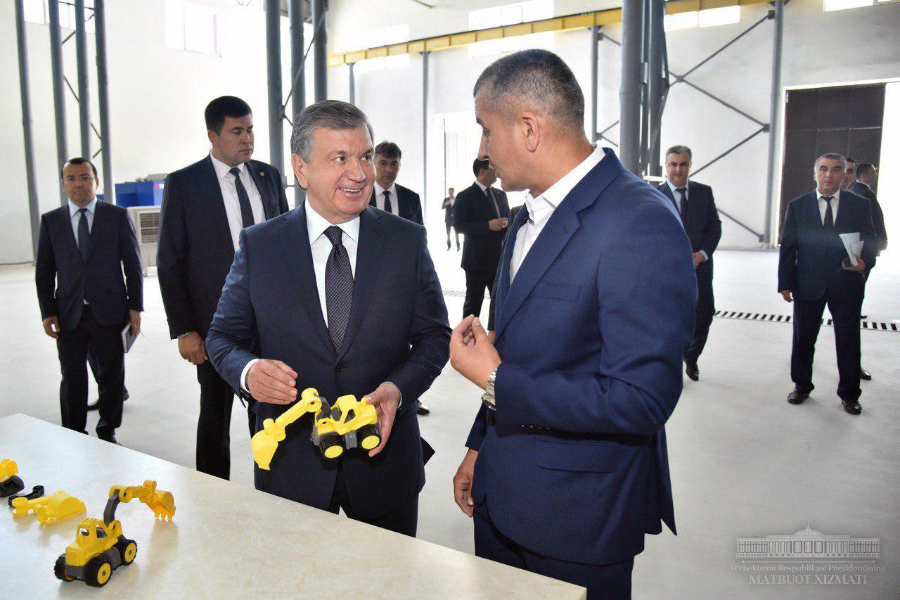 Президент ознакомился с производством игрушек (ФОТО)