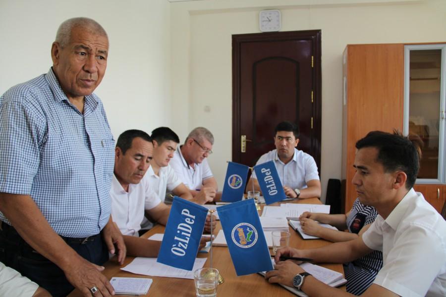 Депутаты от партии в Шурчинском районе удовлетворены отчетом начальника районного управления по благоустройству