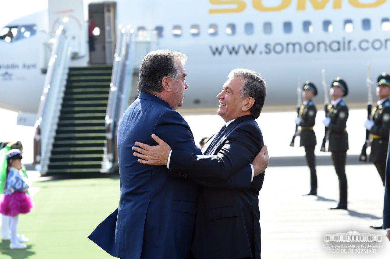Президент Таджикистана прибыл в Ташкент (+фотогалерея)