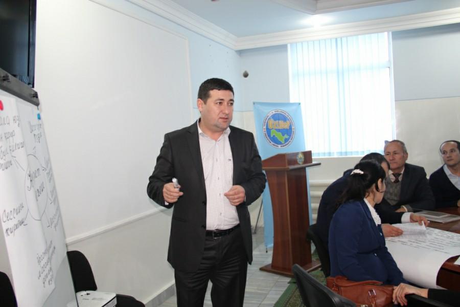 Абдулла Рузметов, направивший 29 запросов, признан самым активным депутатом Ургенча