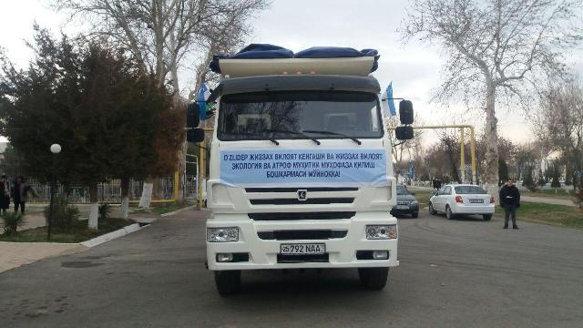 A motorcade with 12 tons of food products headed to Muynak district with the assistance of UzLiDeP Jizzakh activists 