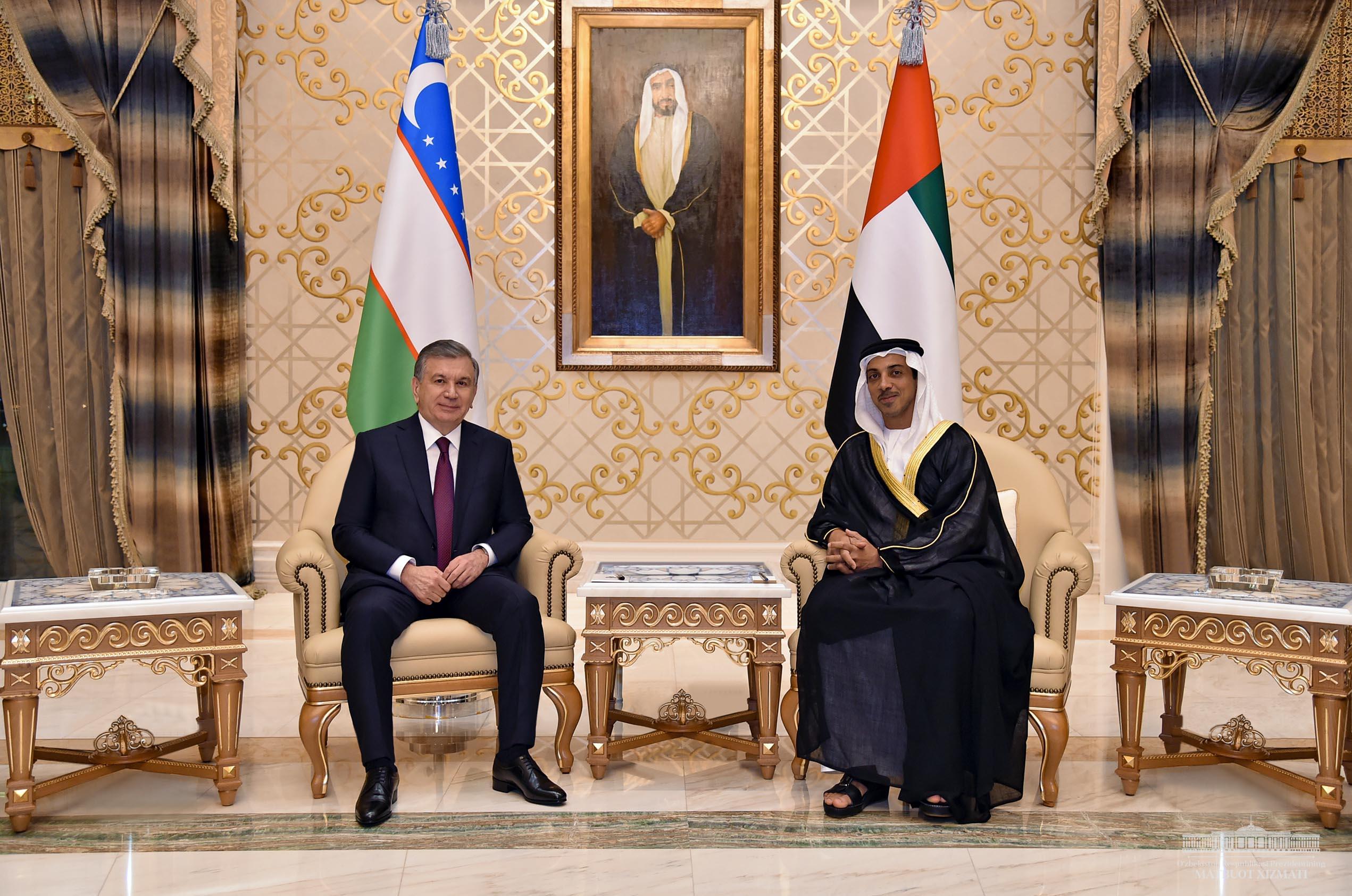 Президент Шавкат Мирзиёев прибыл в Абу-Даби (+ФОТО)