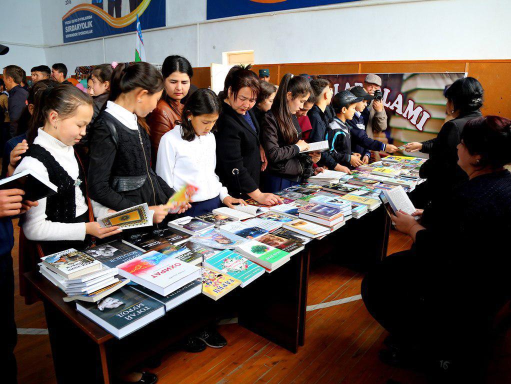 По инициативе УзЛиДеП для молодежи Сайхунабада организован книжный сайиль