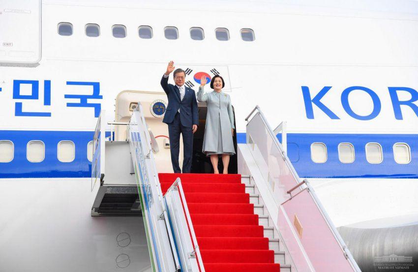 Президент Республики Корея прибыл в Ташкент (+ФОТО)