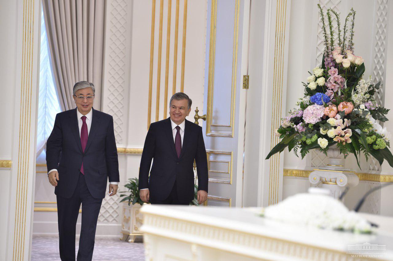 О телефонном разговоре Президента Узбекистана с Президентом Казахстана