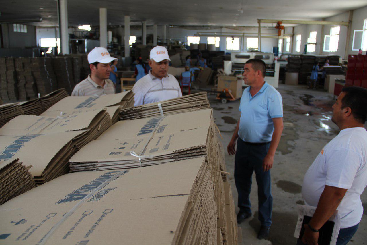 Активисты УзЛиДеП в Термезском районе посетили предприятие по переработке бумаги