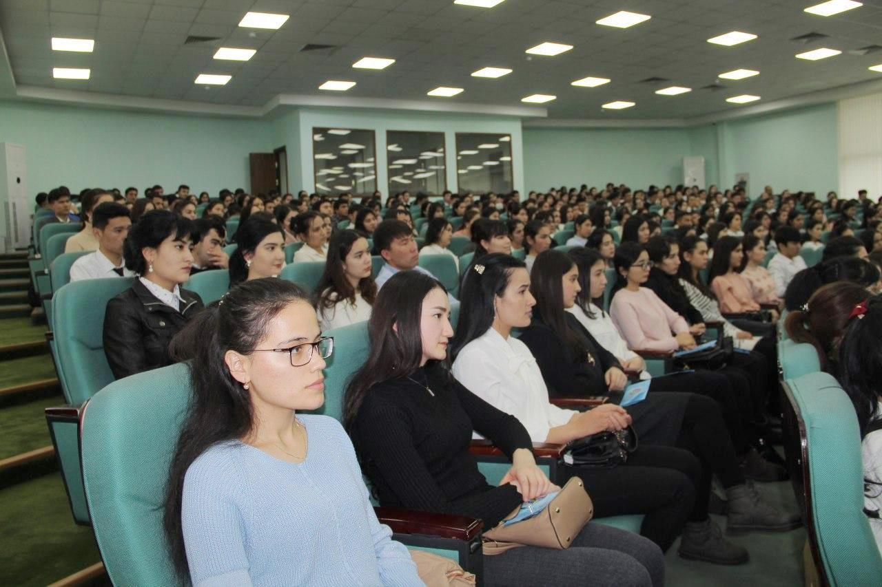 Депутаты УзЛиДеП разъяснили студентам суть и значение Послания