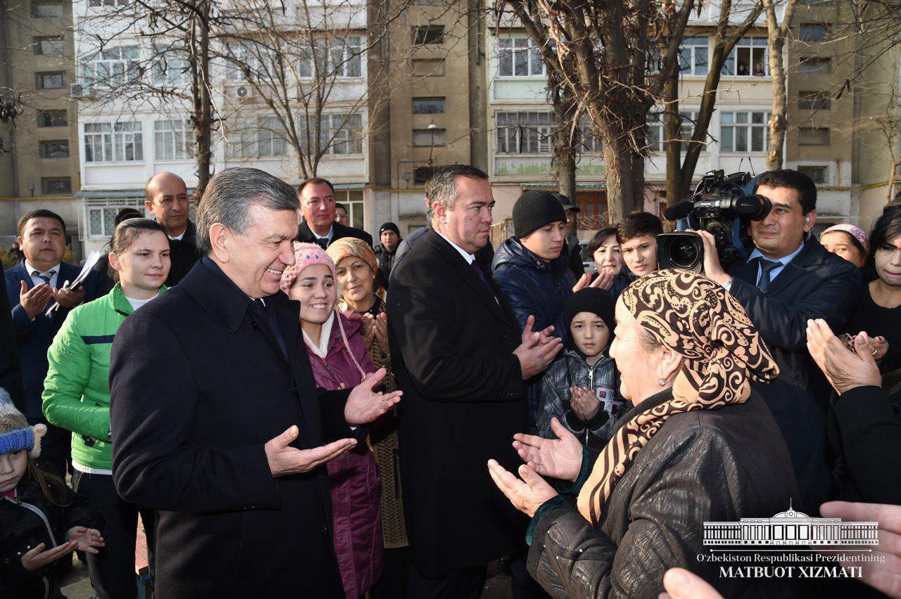 Шавкат Мирзиёев посетил сход граждан махалли “Файзли” города Янгиюля