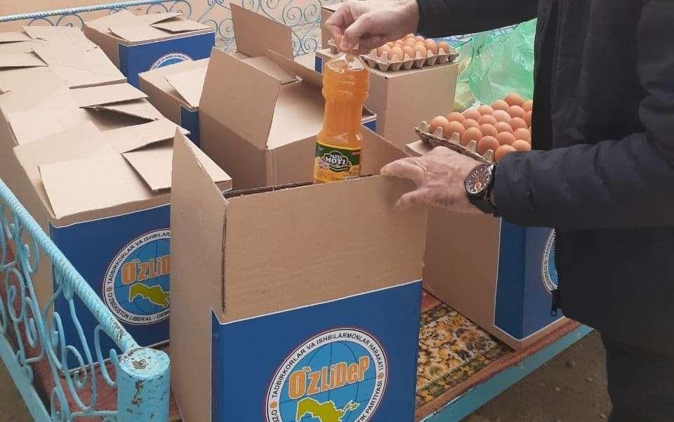 Deputy from Bukhara distributes food products to those in need