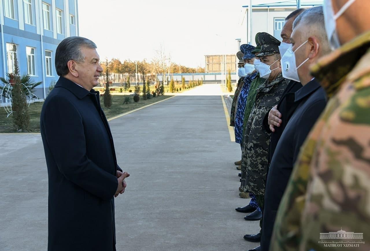 Президент Шавкат Мирзиёев прибыл в Джизакскую область