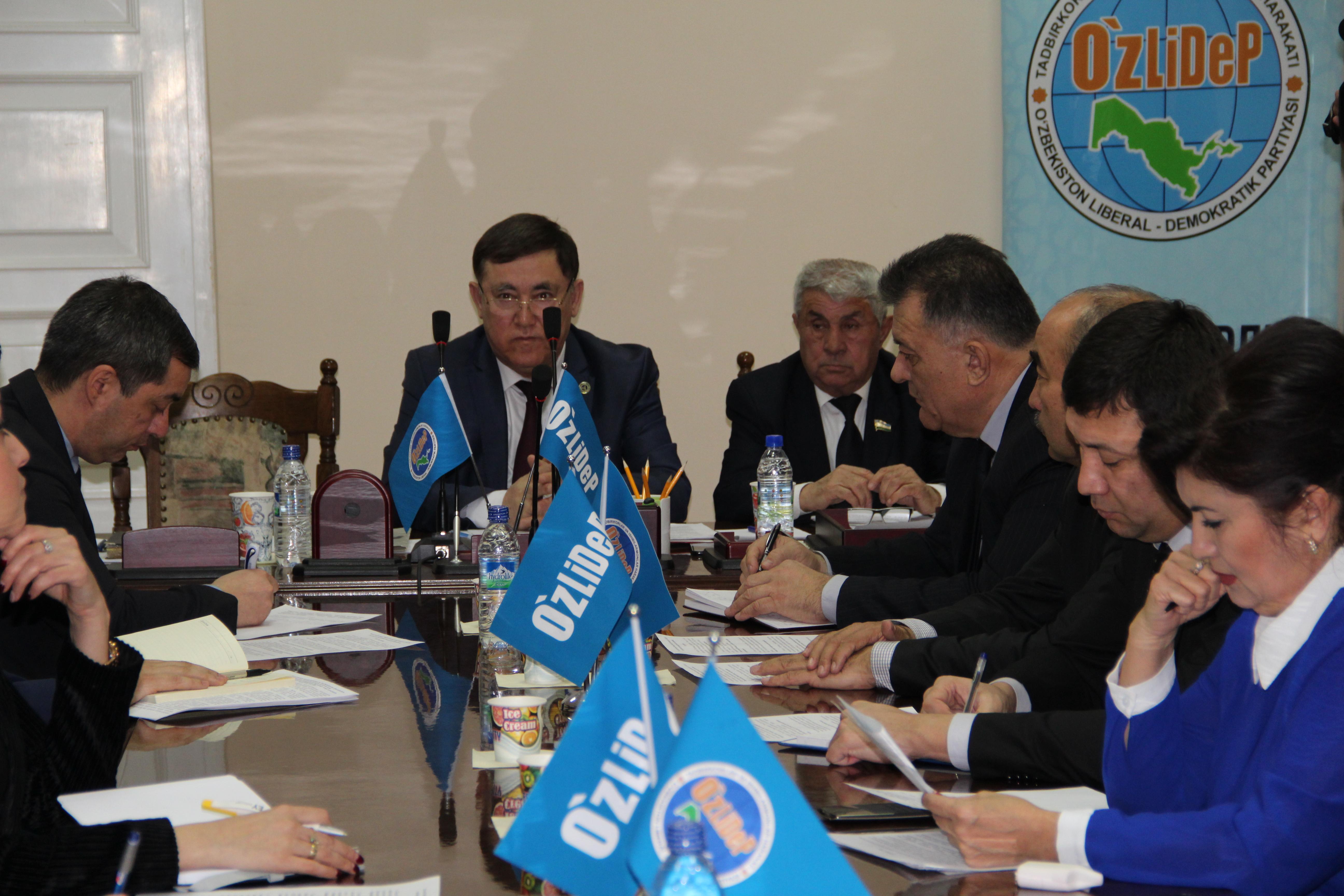 Депутаты рассмотрели исполнение постановлений в городе Ташкенте  