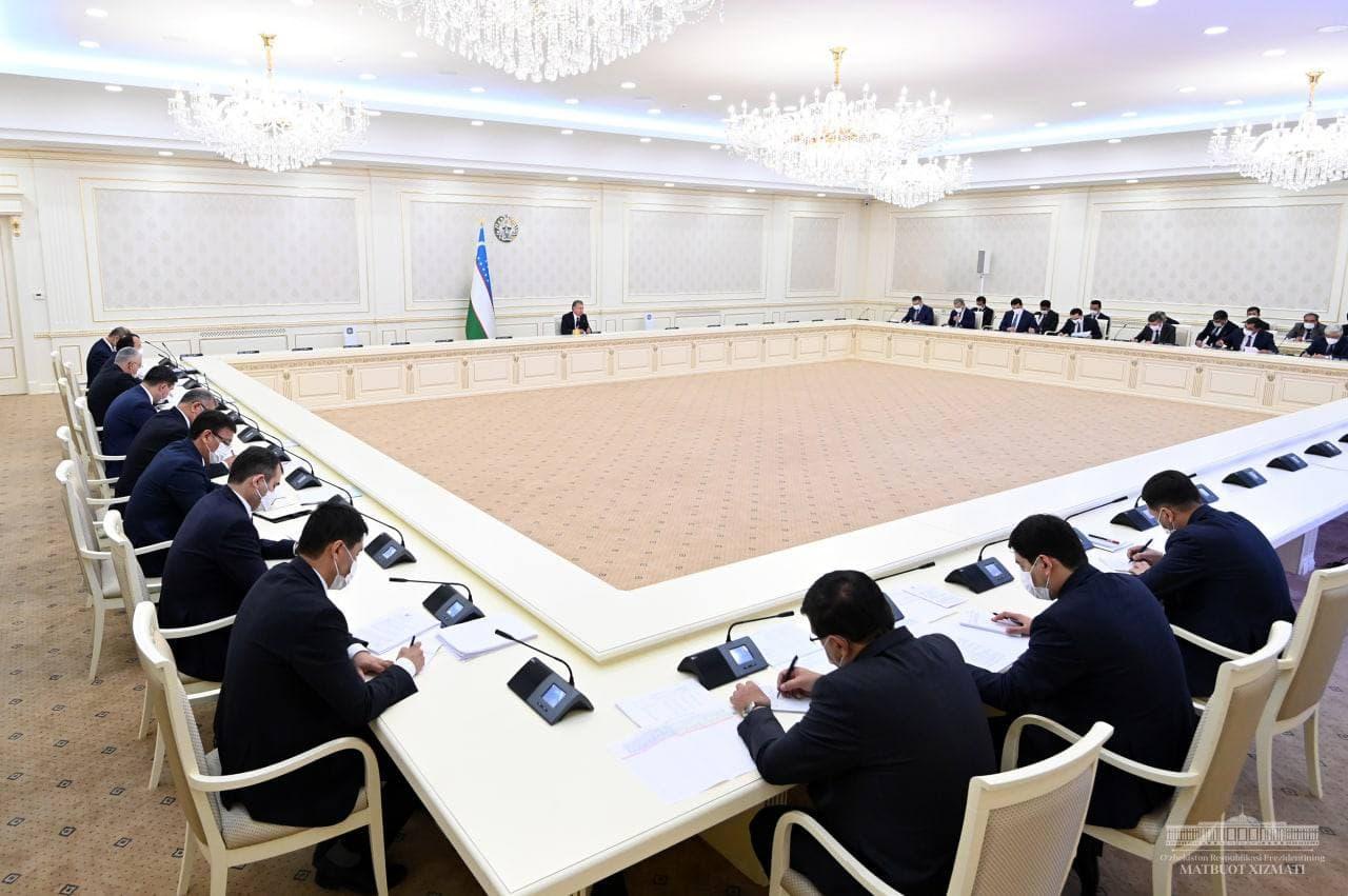 Shavkat Mirziyoyev chairs a meeting on the effectiveness of work in investment and export