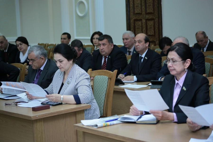 Фракция УзЛиДеП обсудила ряд  законопроектов