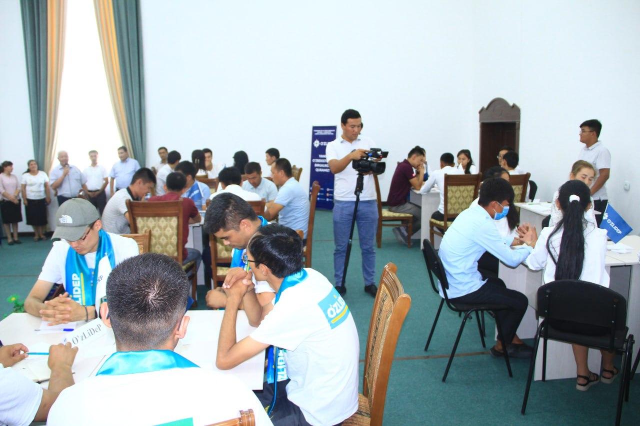«Молодежное крыло» УзЛиДеП организовало интеллектуальную игру «Заковат» среди молодежи СГМ Манас