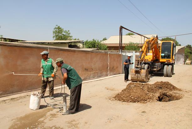 UzLiDeP under the program «Well-maintained village» helped to renovate 135 meters of water pipes in the street of Alimardon Diyorov