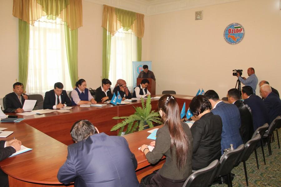 Депутаты УзЛиДеП заслушали отчет начальника Самаркандского областного управления по инвестициям Жамшида Мусаева