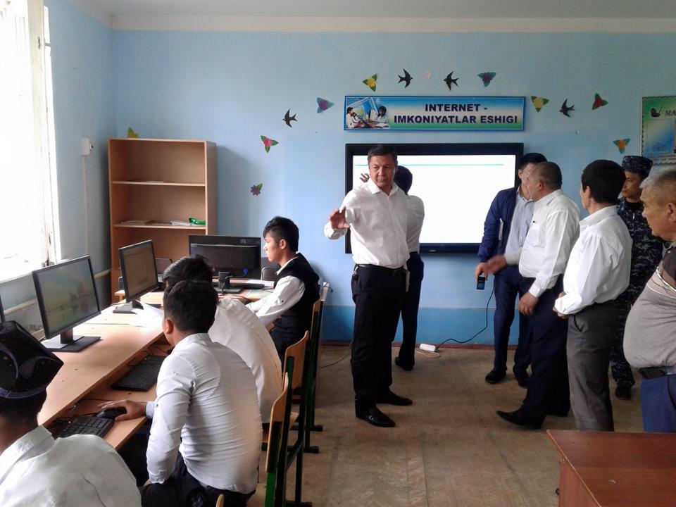 Депутат от УзЛиДеП окажет содействие решению проблемы с питьевой водой в школе (фото)