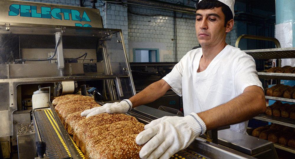 Депутат от УзЛиДеП оказал содействие пахтакорскому предпринимателю открыть магазин хлебной продукции