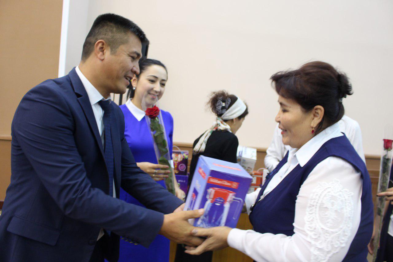 Активисты УзЛиДеП поздравили с праздником учителей и наставников