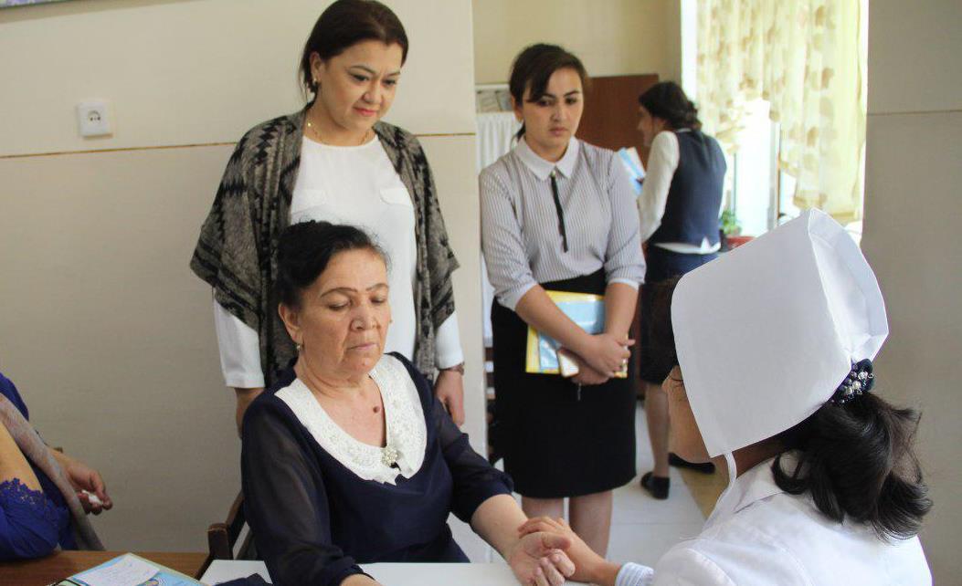 Ташкентский городской Совета УзЛиДеП проводит акцию «Подарок учителям - от медицинских работников»