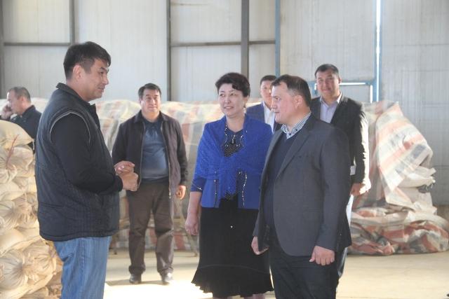 Руководитель УзЛиДеП встретился с чимбайскими предпринимателями и фермерами 