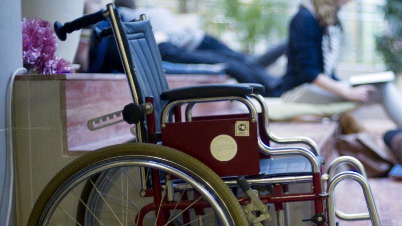 При содействии депутата УзЛиДеП обеспечены инвалидными колясками две сестры Шахло Самадовой, в дом проведена электроэнергия