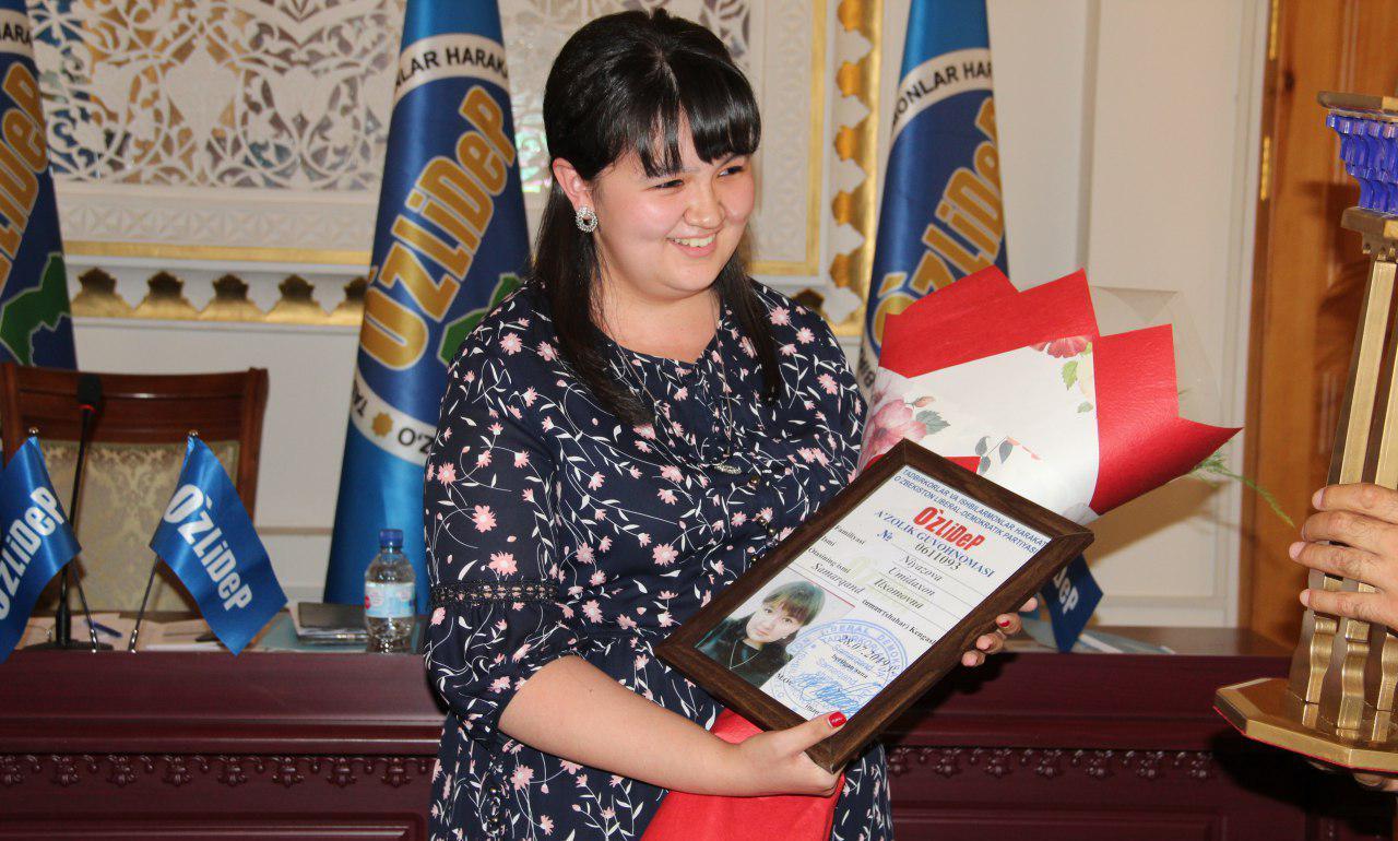 Winner of the campaign “One hundred thousandth member of UzLiDeP in Samarkand”