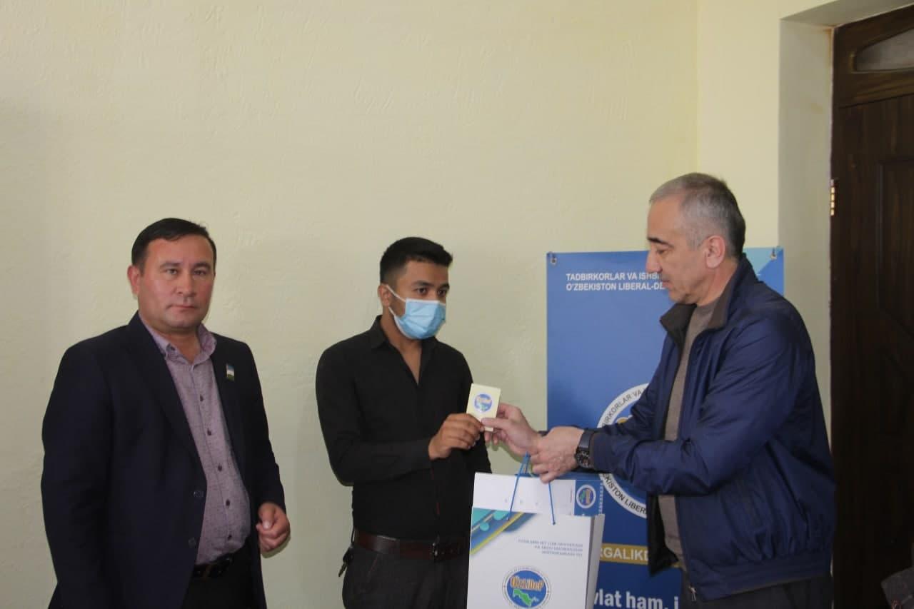 UzLiDeP activist assists in employment of 11 citizens, included in the “youth” and “iron” notebooks