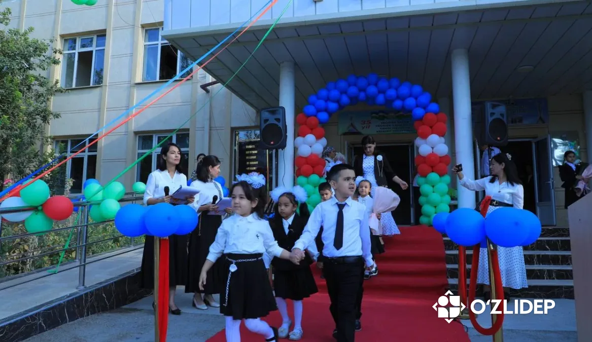 O‘zLiDeP deputati o‘zi o‘qigan maktabga kitob sovg‘a qildi
