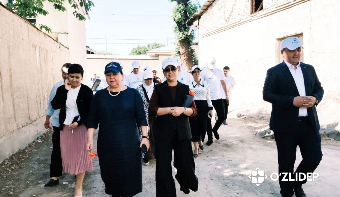 Наманганлик депутат ногиронлиги бўлган оиланинг уйини таъмирлаб беради