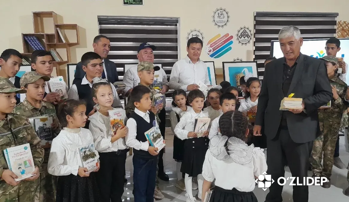 Kasbi tumanidagi maktab kutubxonasiga 250 ta badiiy asar sovg‘a qilindi