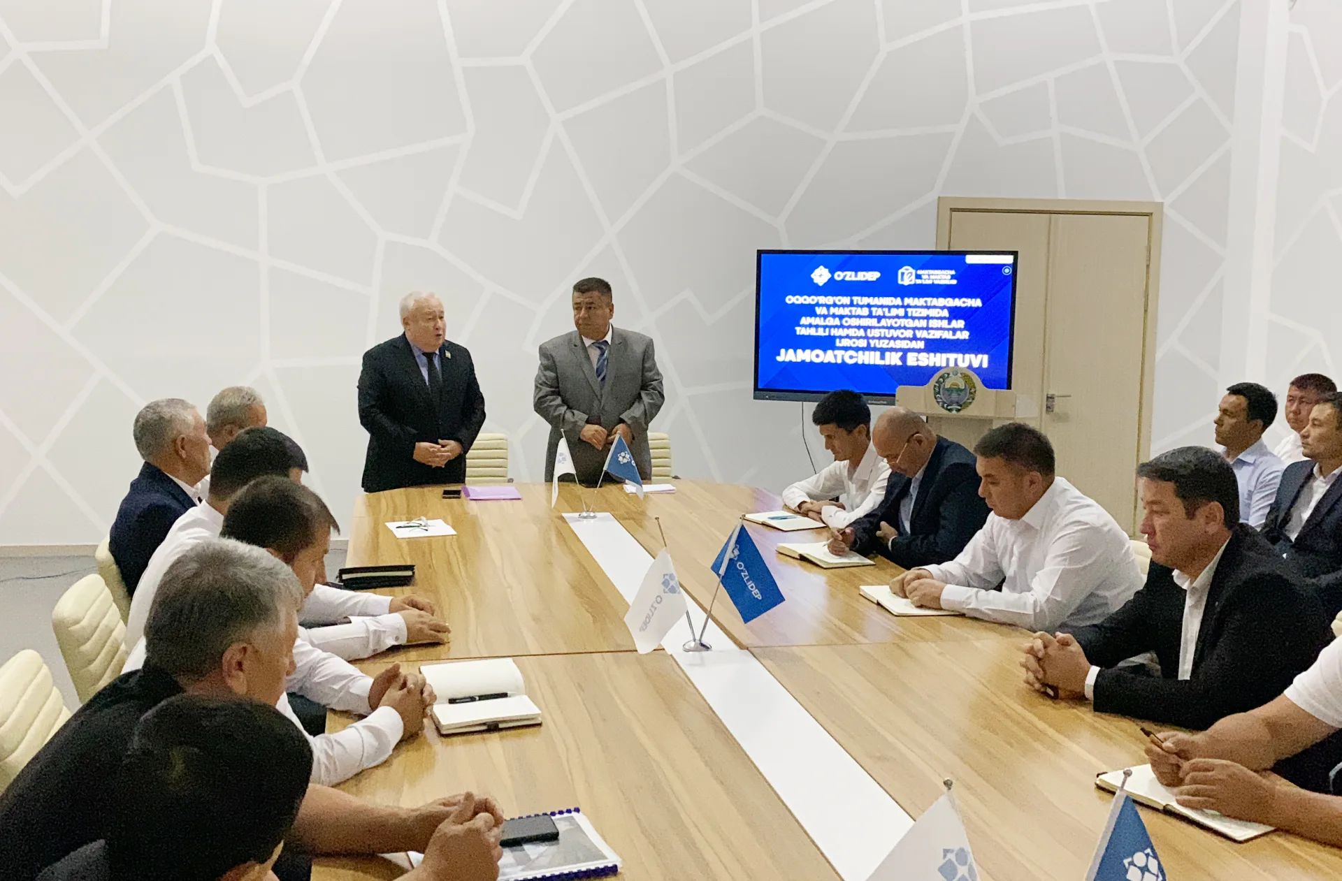 O‘zLiDeP deputatlari Oqqo‘rg‘onda ta’lim sifati va mavjud muammolarni muhokama qildilar