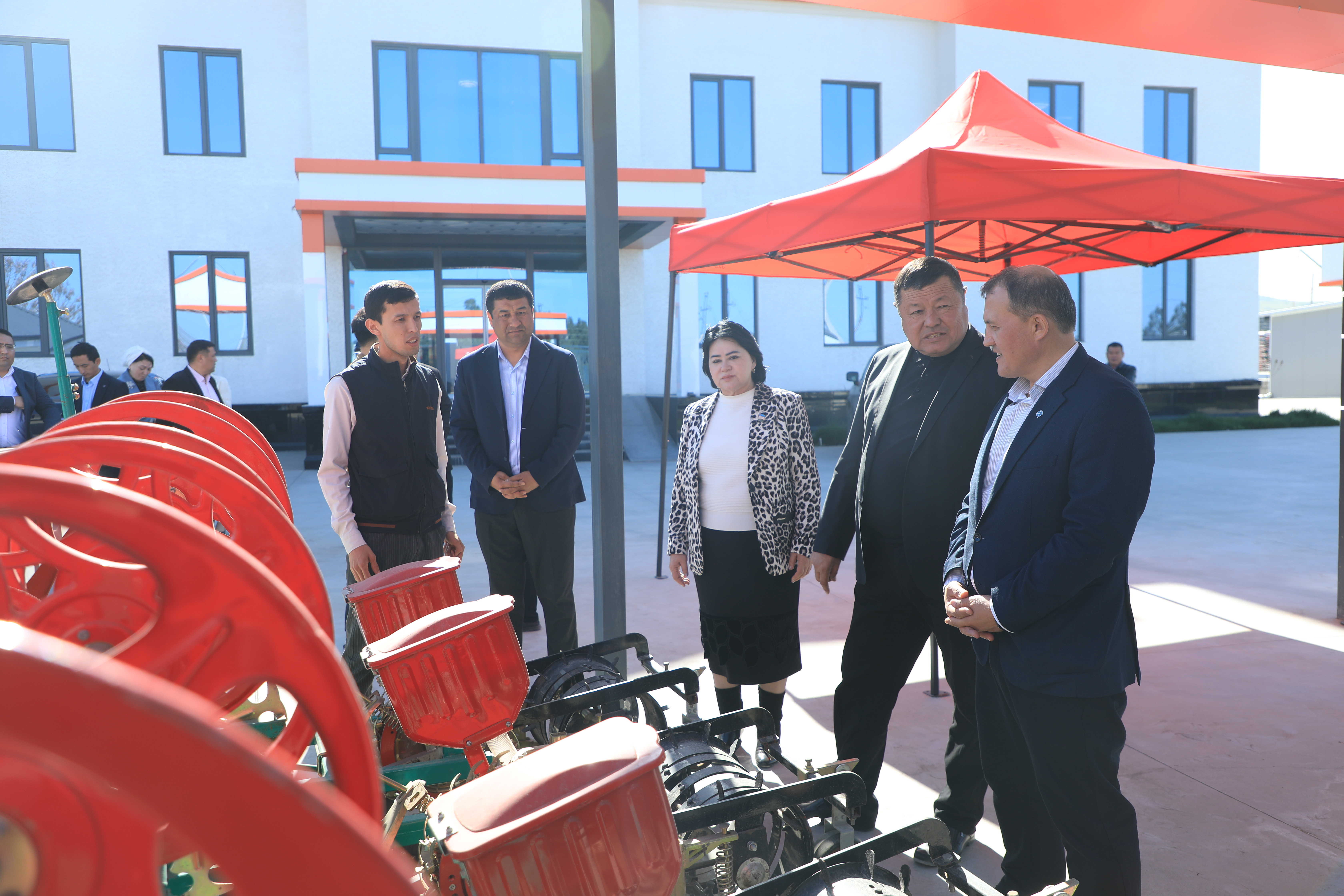 O‘zLiDeP ishchi guruhi Andijonda urug‘chilik sohasidagi ilg‘or tajribani o‘rgandi