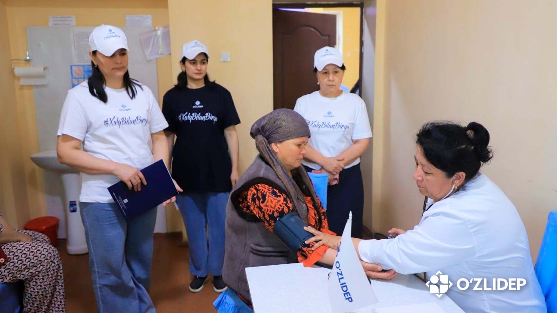 O‘zLiDePнинг “Саломатлик сари” лойиҳаси доирасида “Янги обод”лик Гулбаҳор Матчановага молиявий ёрдам ва дори-дармонлар берилди