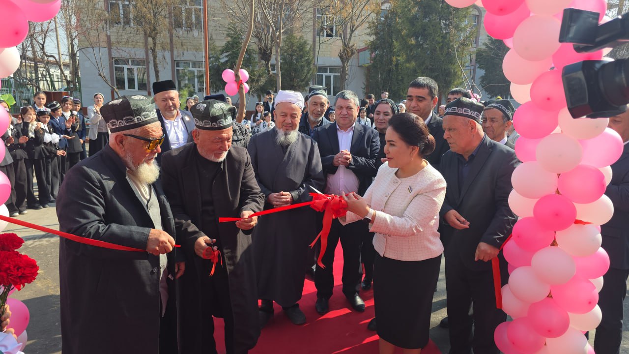 “Дурдона” лойиҳаси доирасида Шаҳрихондаги мактабда кутубхона ташкил этилди