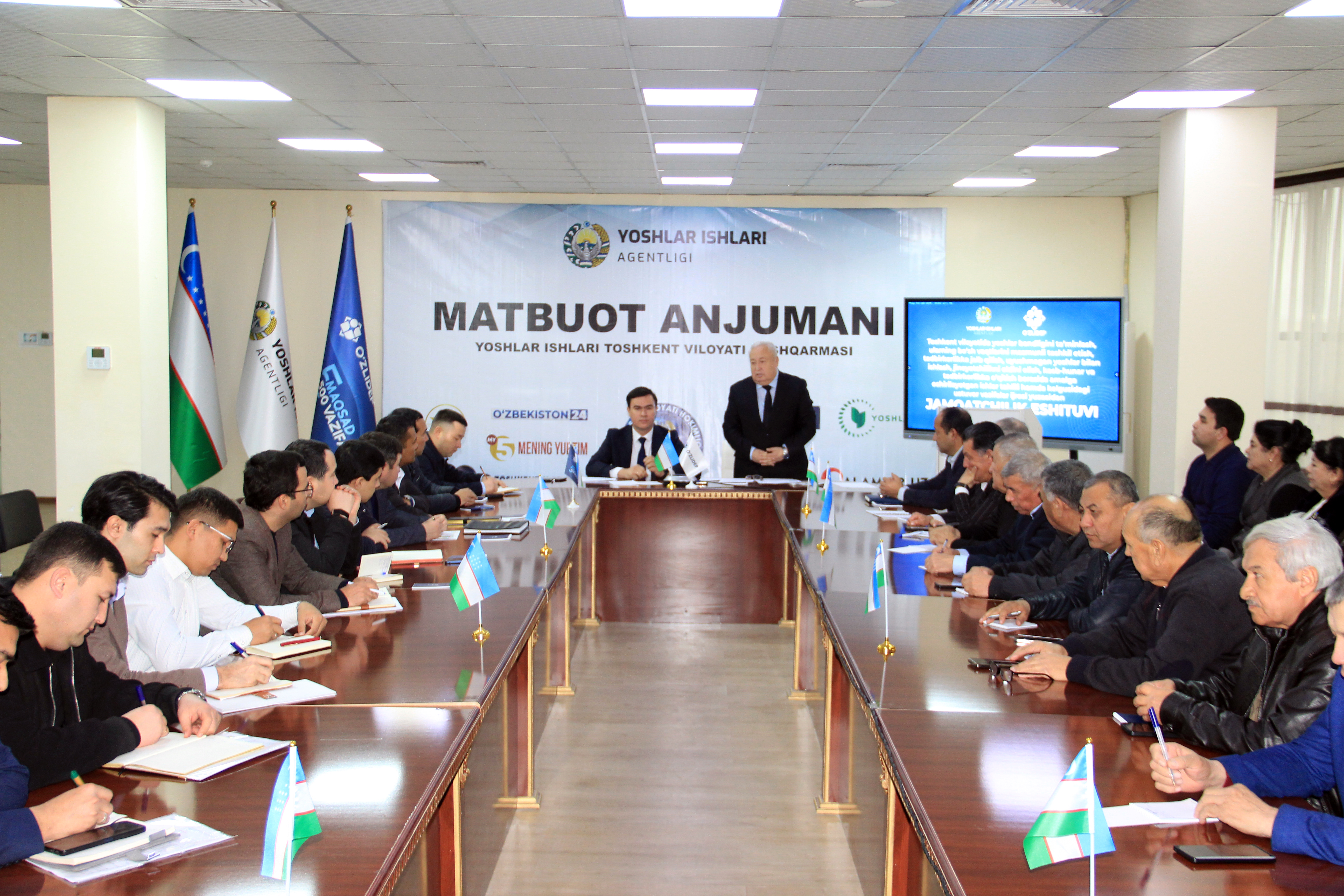 Nurafshonda yoshlar bandligini ta’minlashga qaratilgan jamoatchilik eshituvi tashkil etildi