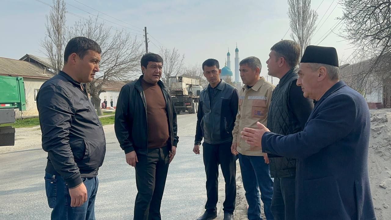 O'zLiDeP депутати ташаббуси: ярим асрлик эски устунлар ўрнига 40 та замонавий темир-бетон устун ўрнатилди