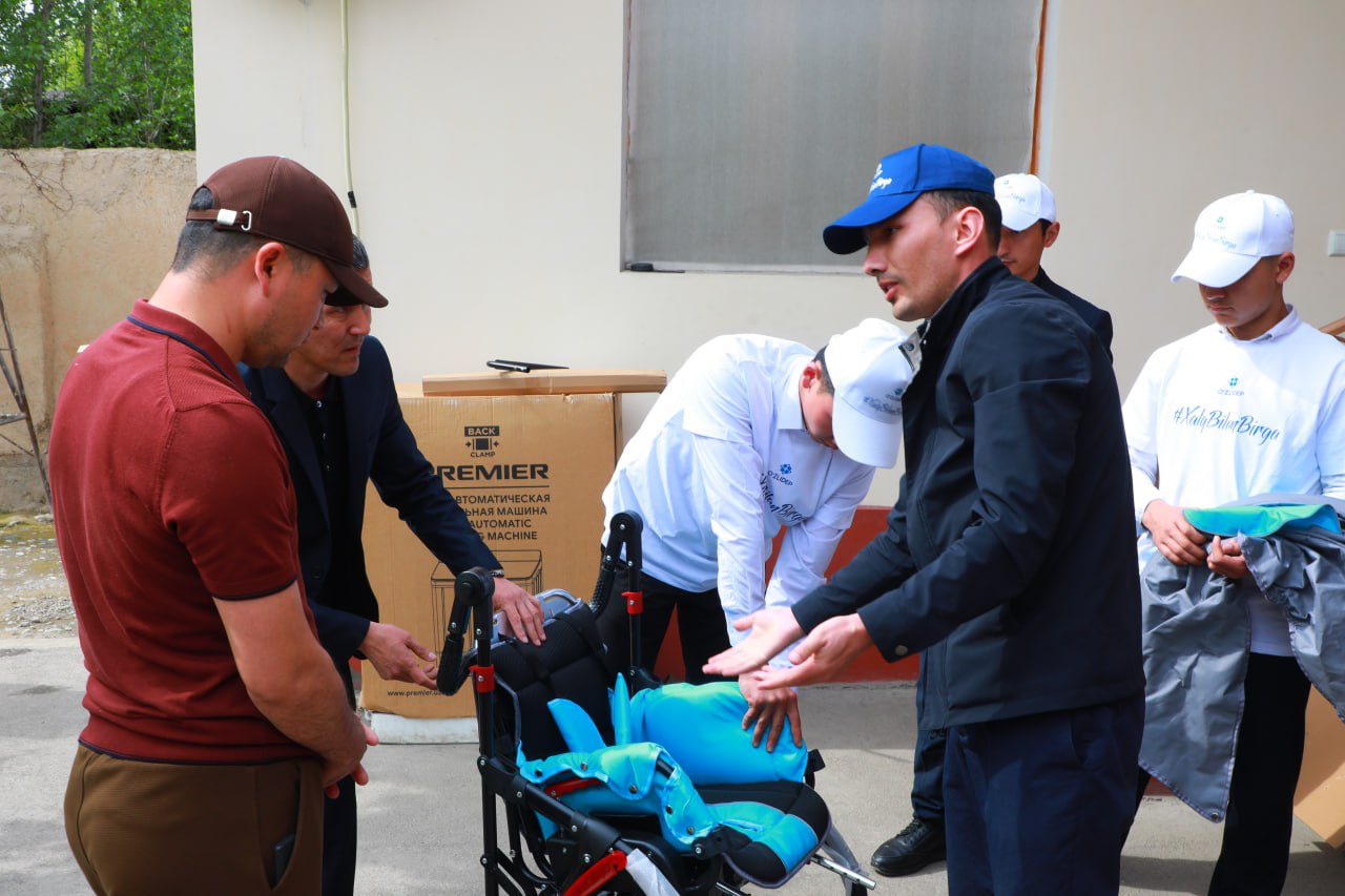 “Yurakka yo‘l” aksiyasi doirasida 4 nafar fuqaroga nogironlik aravachalari topshirildi