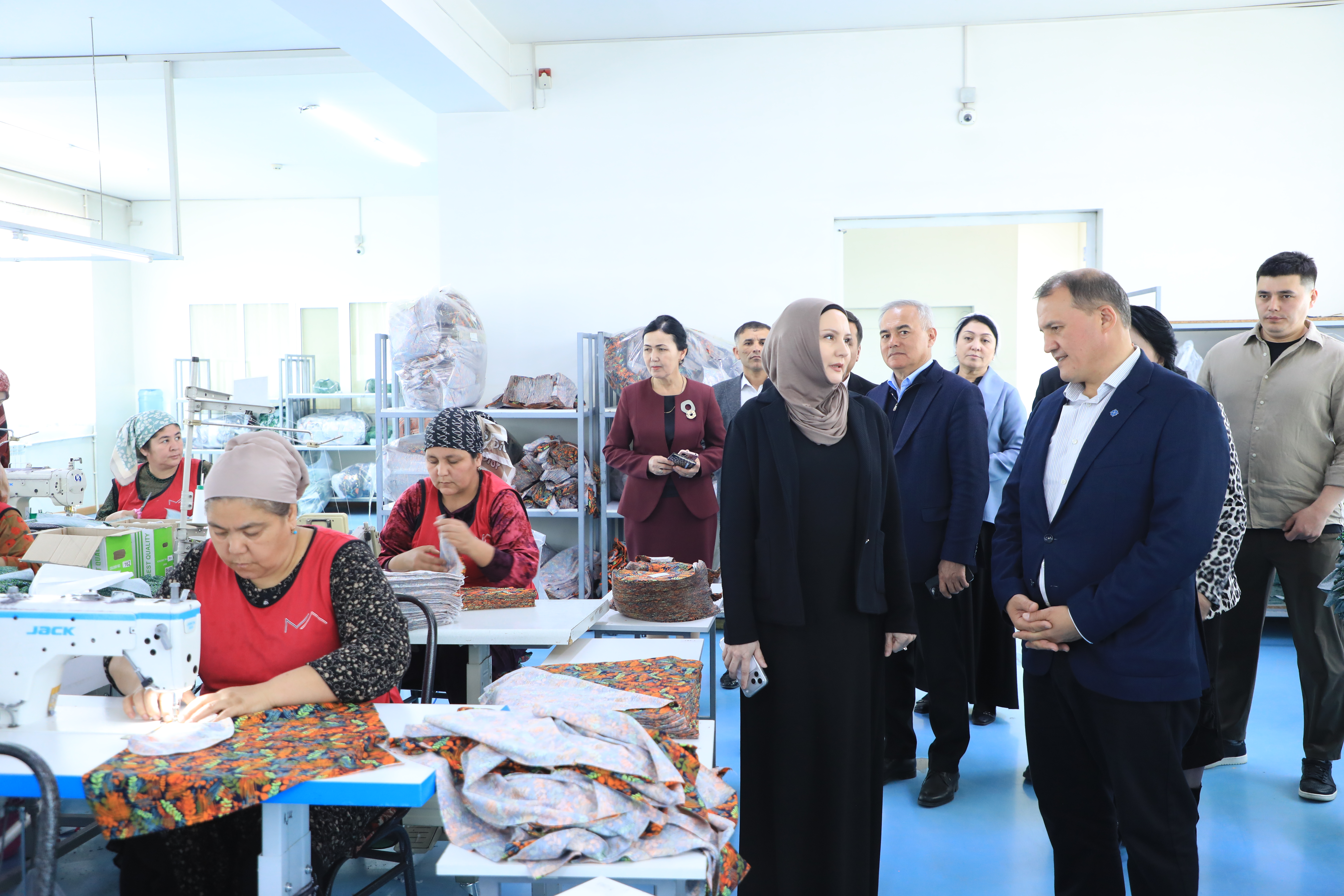 O‘zLiDeP ishchi guruhi Andijondagi yirik korxonalar faoliyatini o‘rgandi